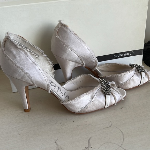 OPEN TOE SATIN PUMP - Picture 8 of 10